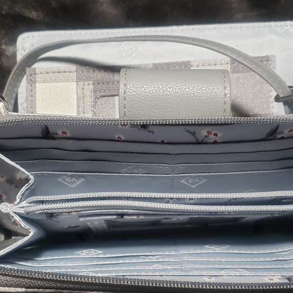 Vera Bradley Handbags - Vera Bradley crossbody